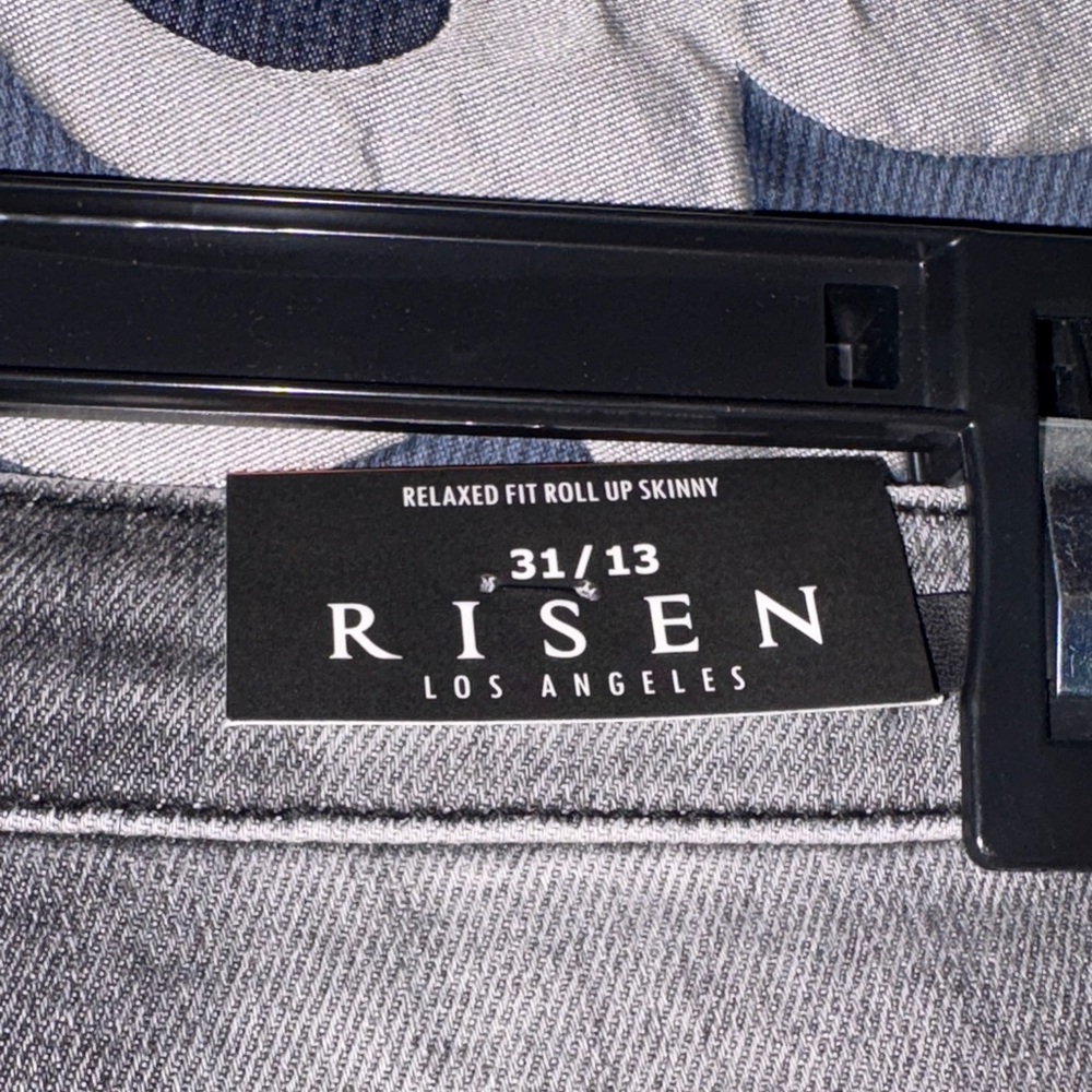 Risen Women's distressed Black Jeans - Picture 3 of 4